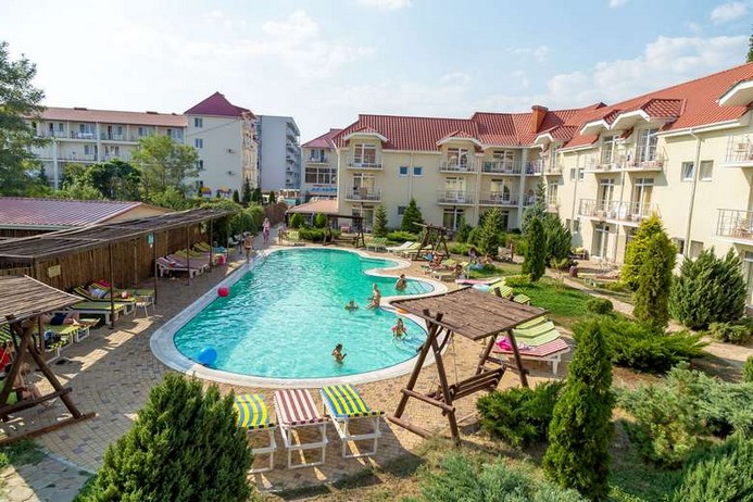 Отель с бассейном в Коблево